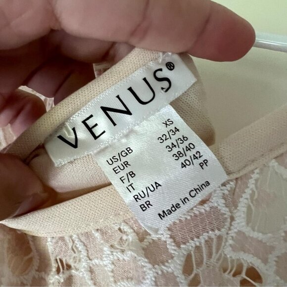 Battenberg lace overlay cold shoulder - Picture 5 of 11